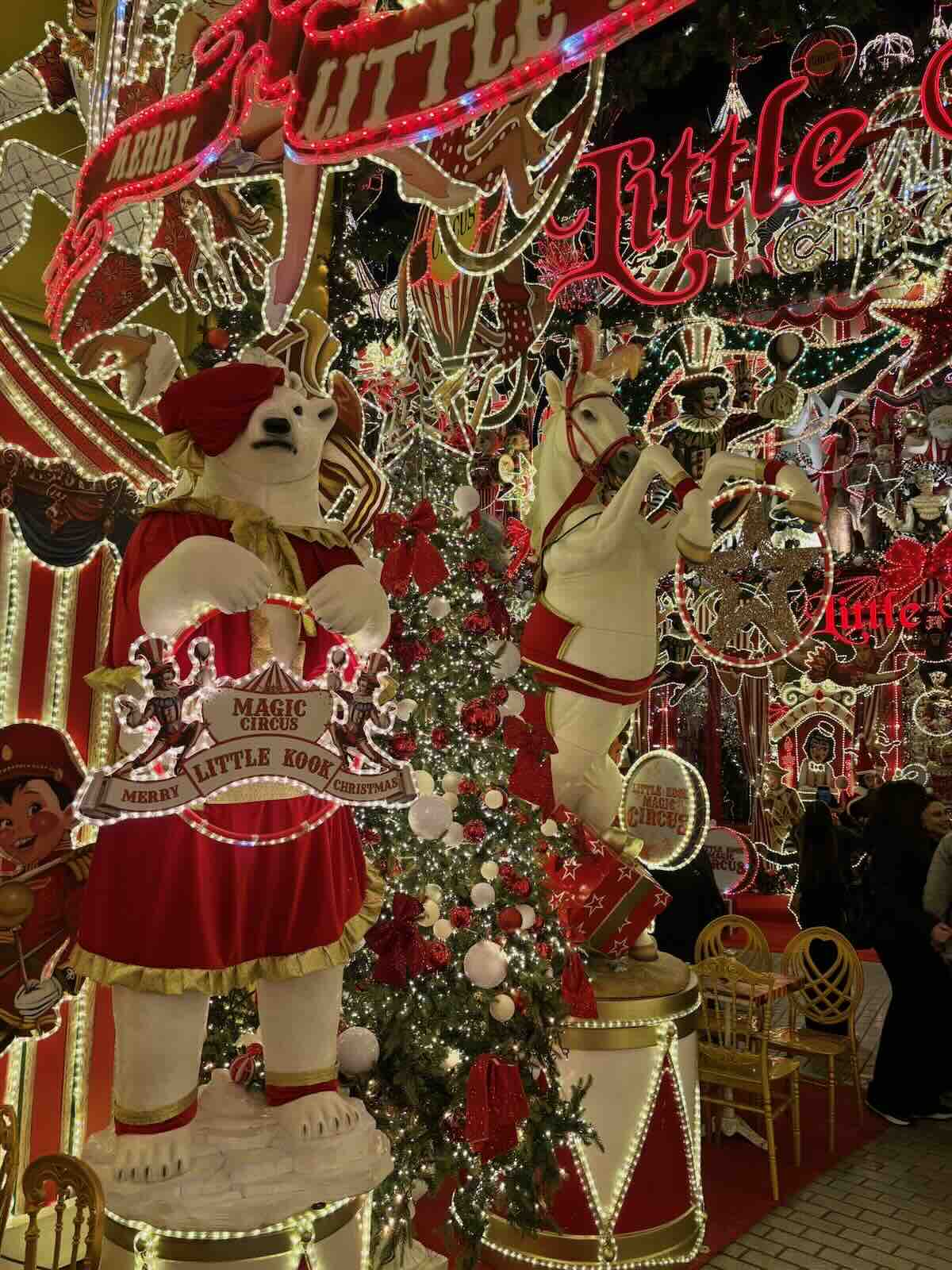 Decoração de Natal no Magic Circus, em Atenas